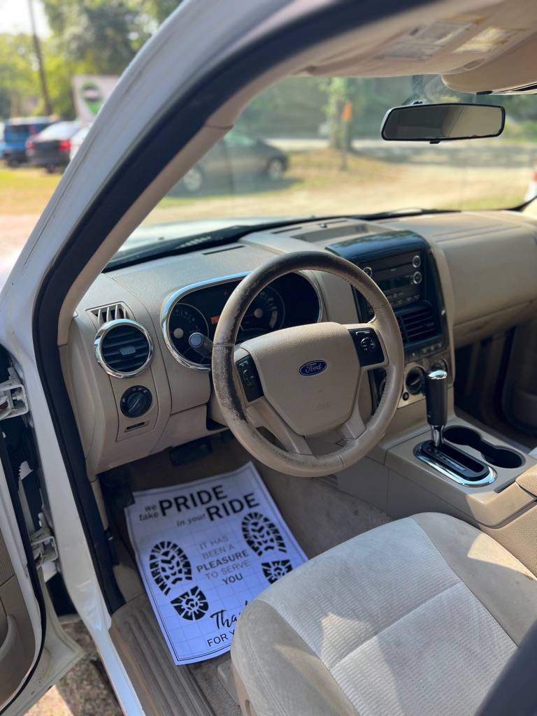 Photo 10 of this FORD EXPLORER