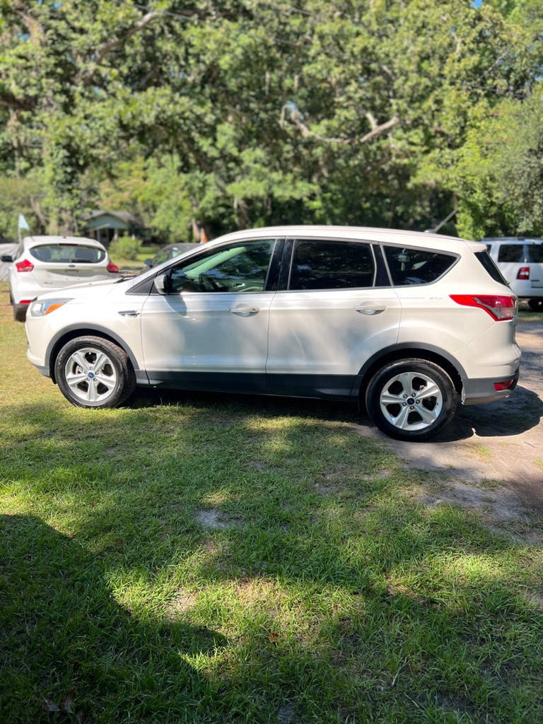 Photo 8 of this FORD ESCAPE