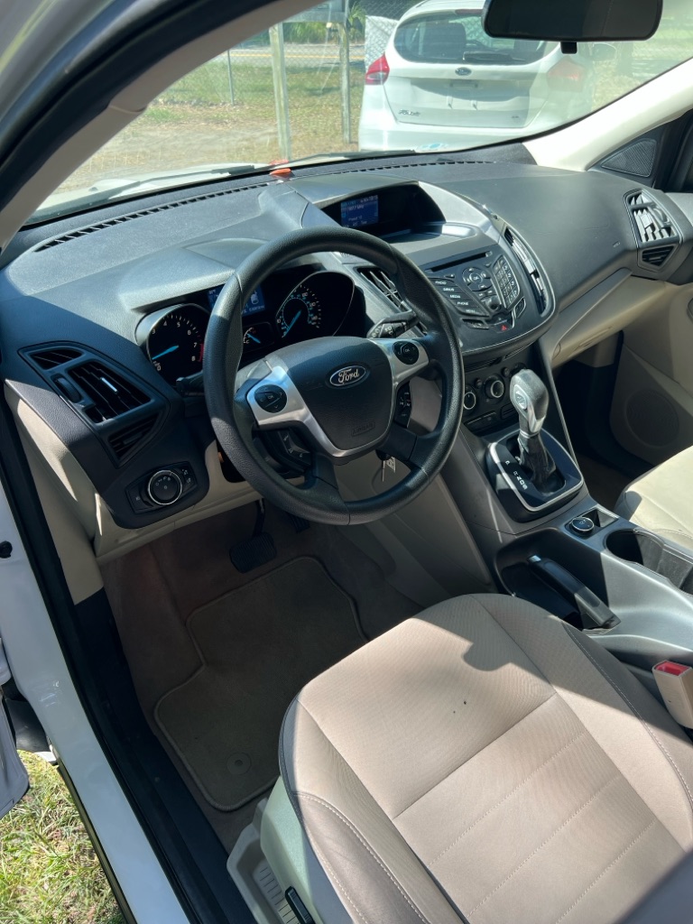 Photo 10 of this FORD ESCAPE