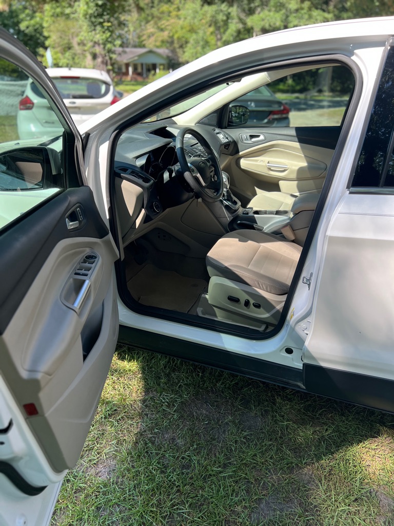 Photo 9 of this FORD ESCAPE