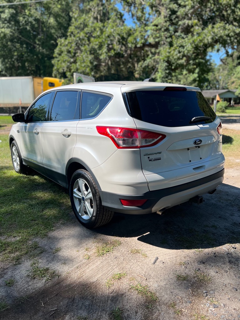 Photo 7 of this FORD ESCAPE