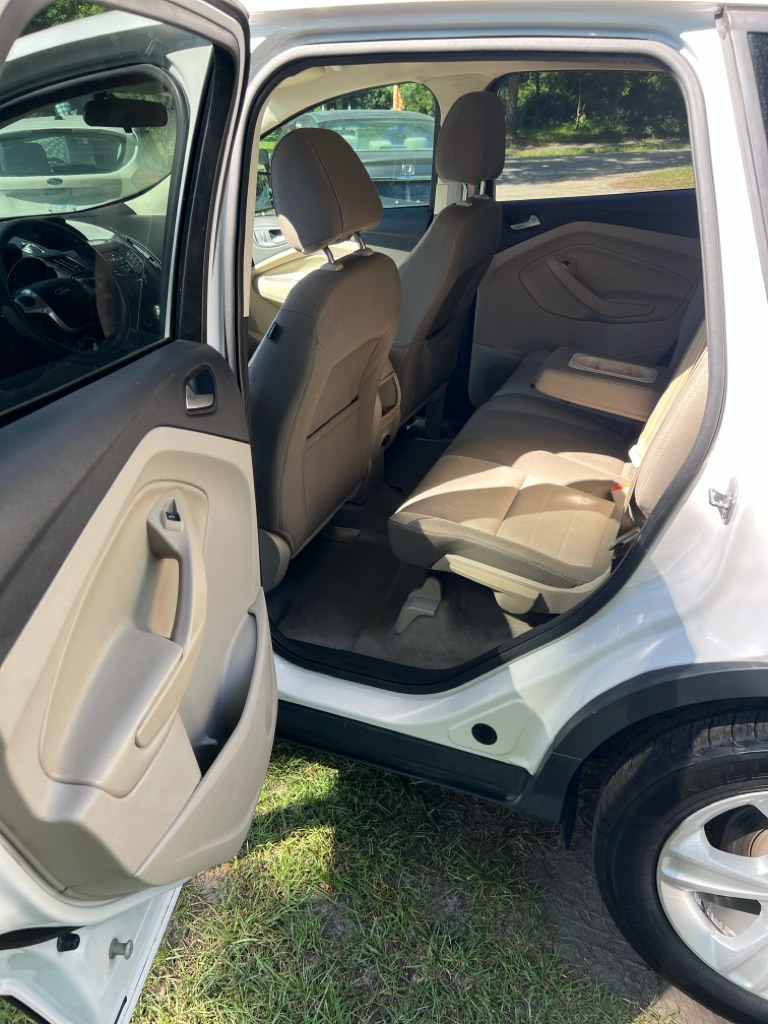 Photo 12 of this FORD ESCAPE