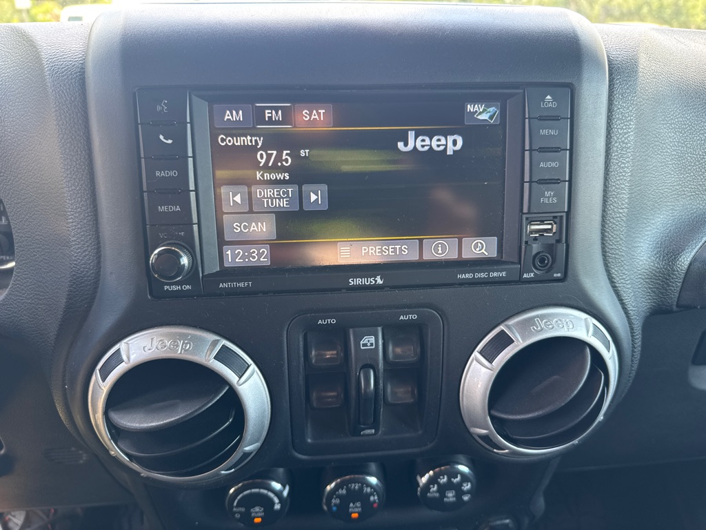 Photo 24 of this JEEP WRANGLER UNLIMI