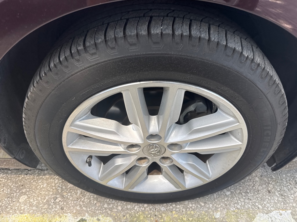 Photo 9 of this TOYOTA AVALON