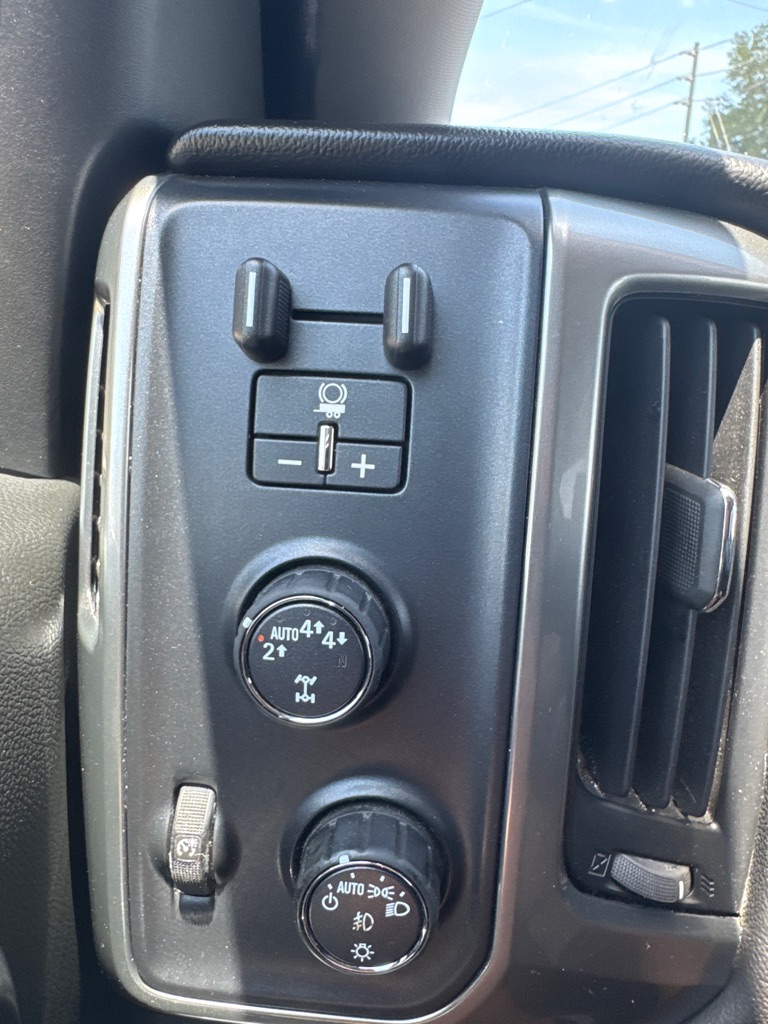 Photo 31 of this CHEVROLET SILVERADO 1500