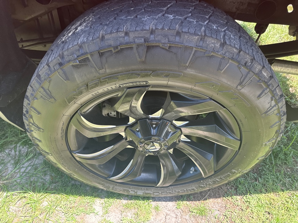 Photo 12 of this CHEVROLET SILVERADO 1500