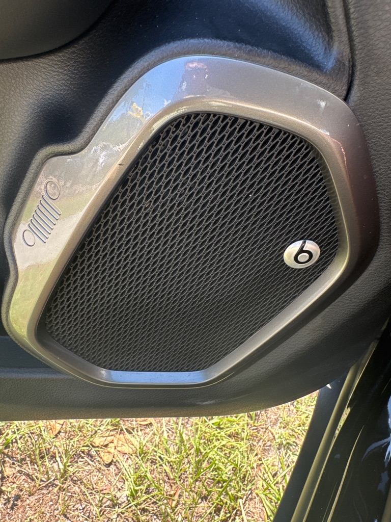 Photo 34 of this JEEP RENEGADE