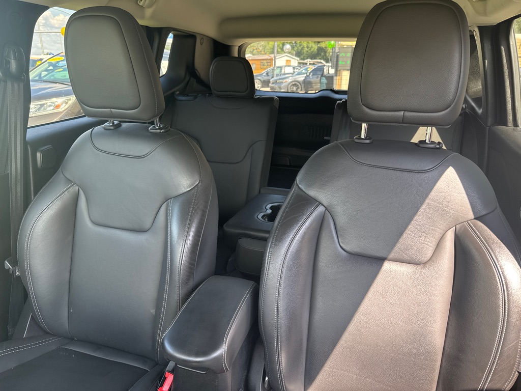 Photo 35 of this JEEP RENEGADE