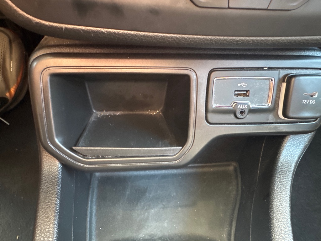 Photo 28 of this JEEP RENEGADE