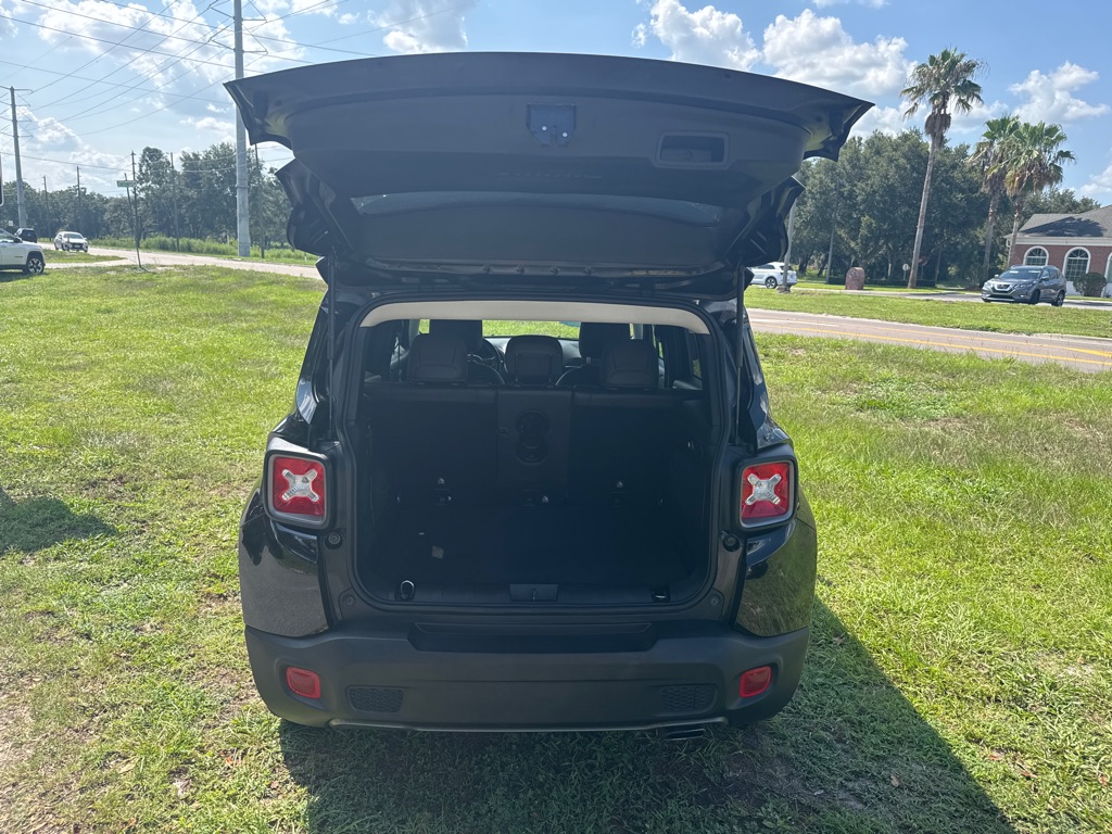 Photo 12 of this JEEP RENEGADE