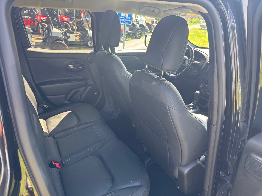 Photo 15 of this JEEP RENEGADE
