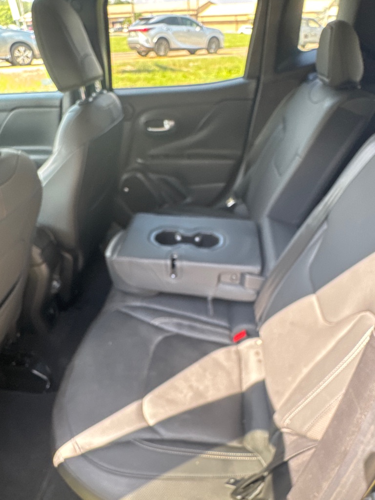 Photo 21 of this JEEP RENEGADE
