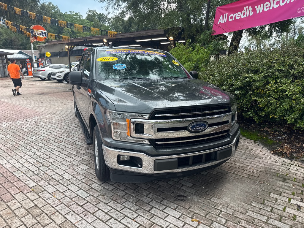 Photo 2 of this FORD F150