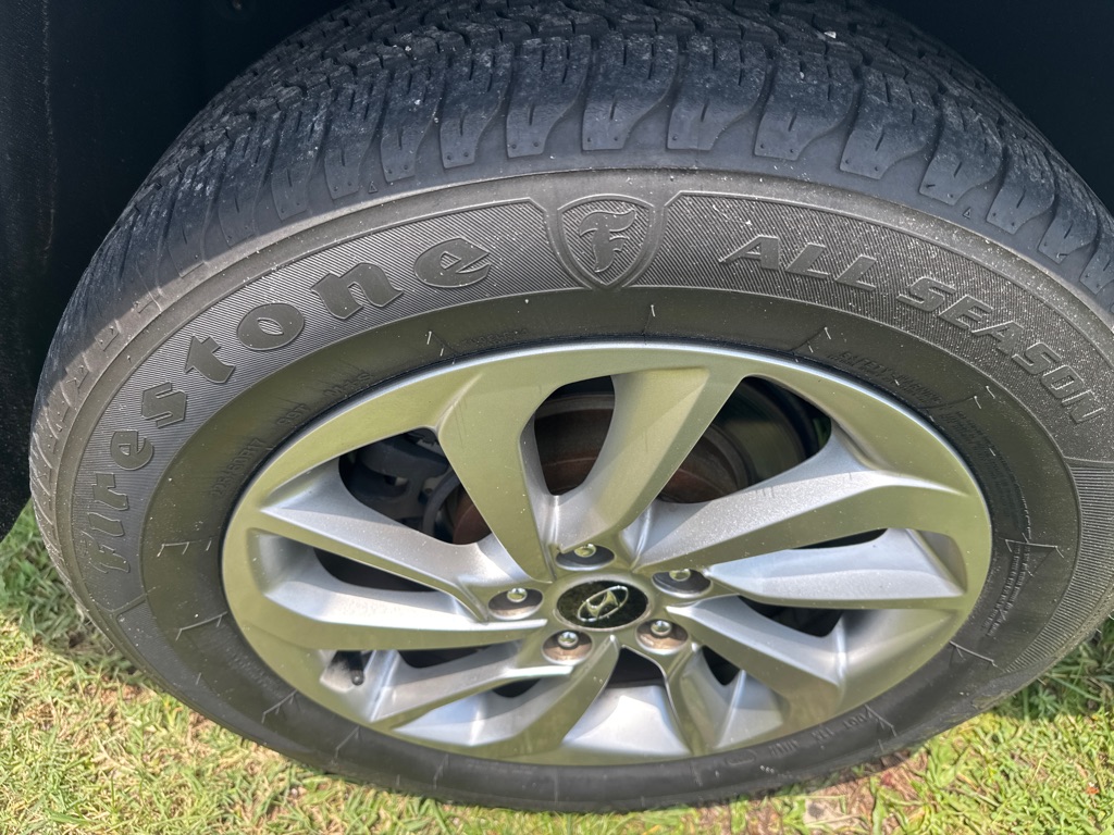 Photo 26 of this HYUNDAI TUCSON
