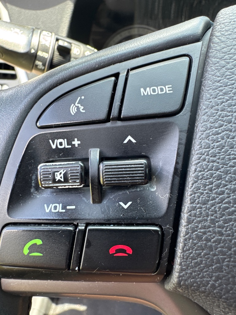 Photo 33 of this HYUNDAI TUCSON