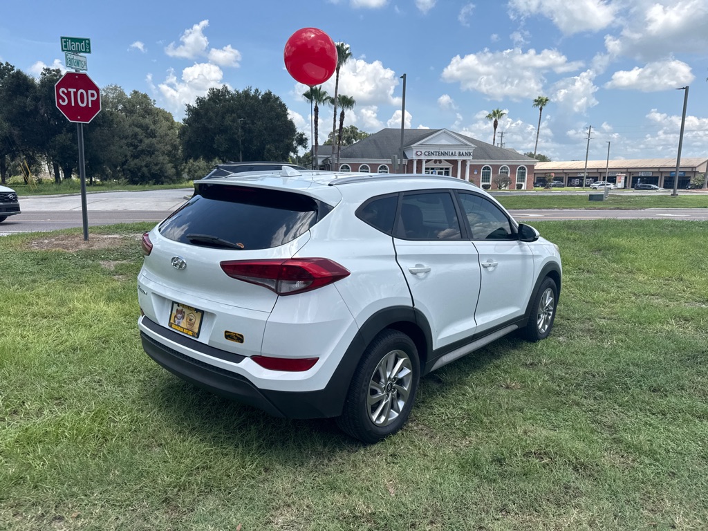 Photo 7 of this HYUNDAI TUCSON