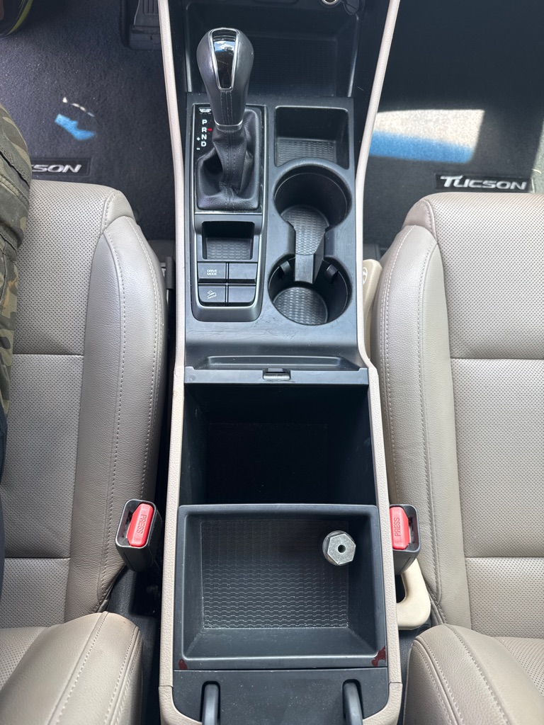 Photo 39 of this HYUNDAI TUCSON