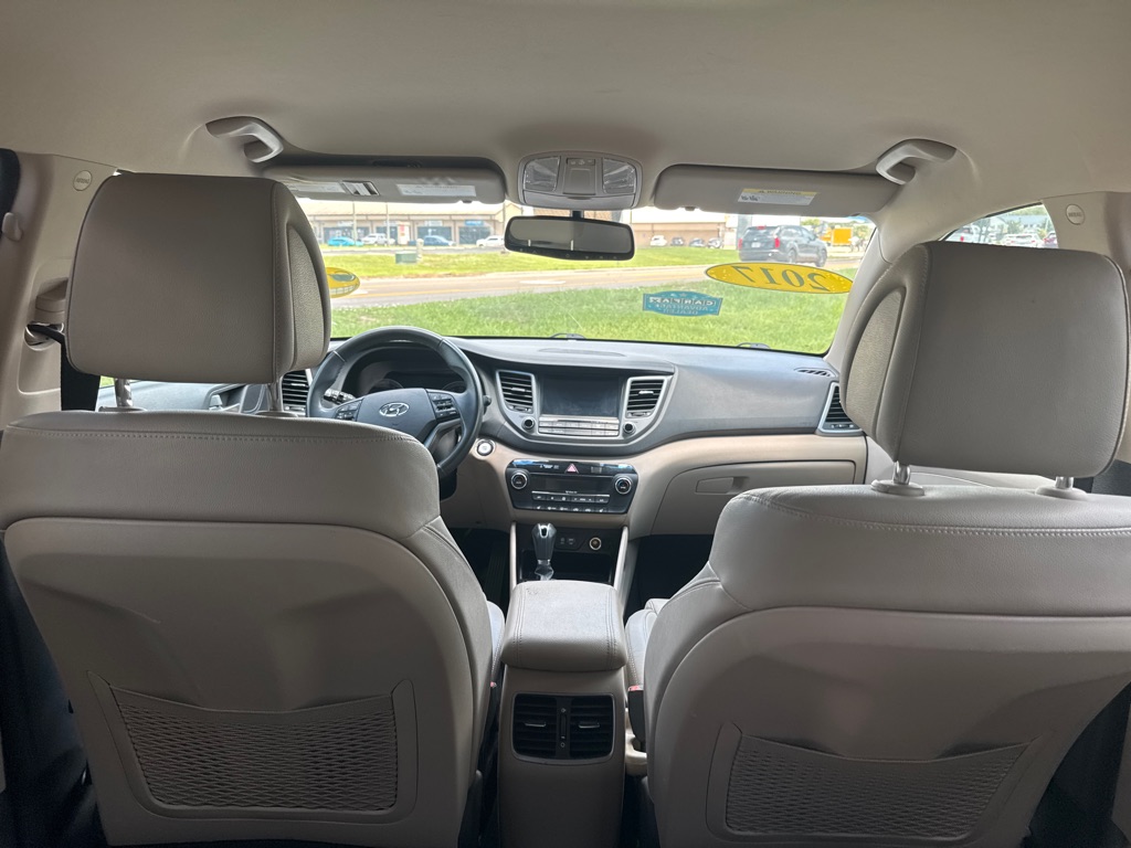 Photo 15 of this HYUNDAI TUCSON