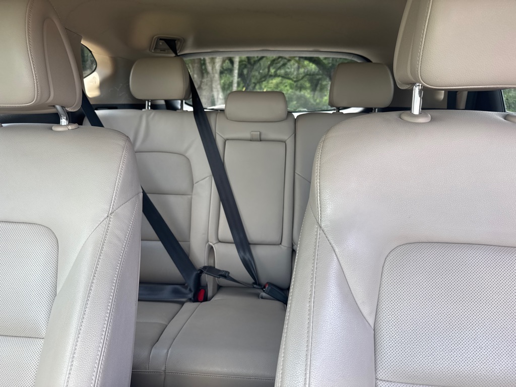 Photo 22 of this HYUNDAI TUCSON