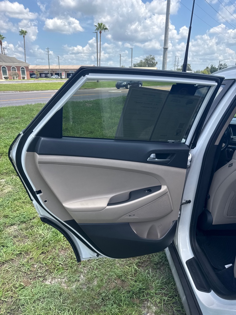 Photo 17 of this HYUNDAI TUCSON