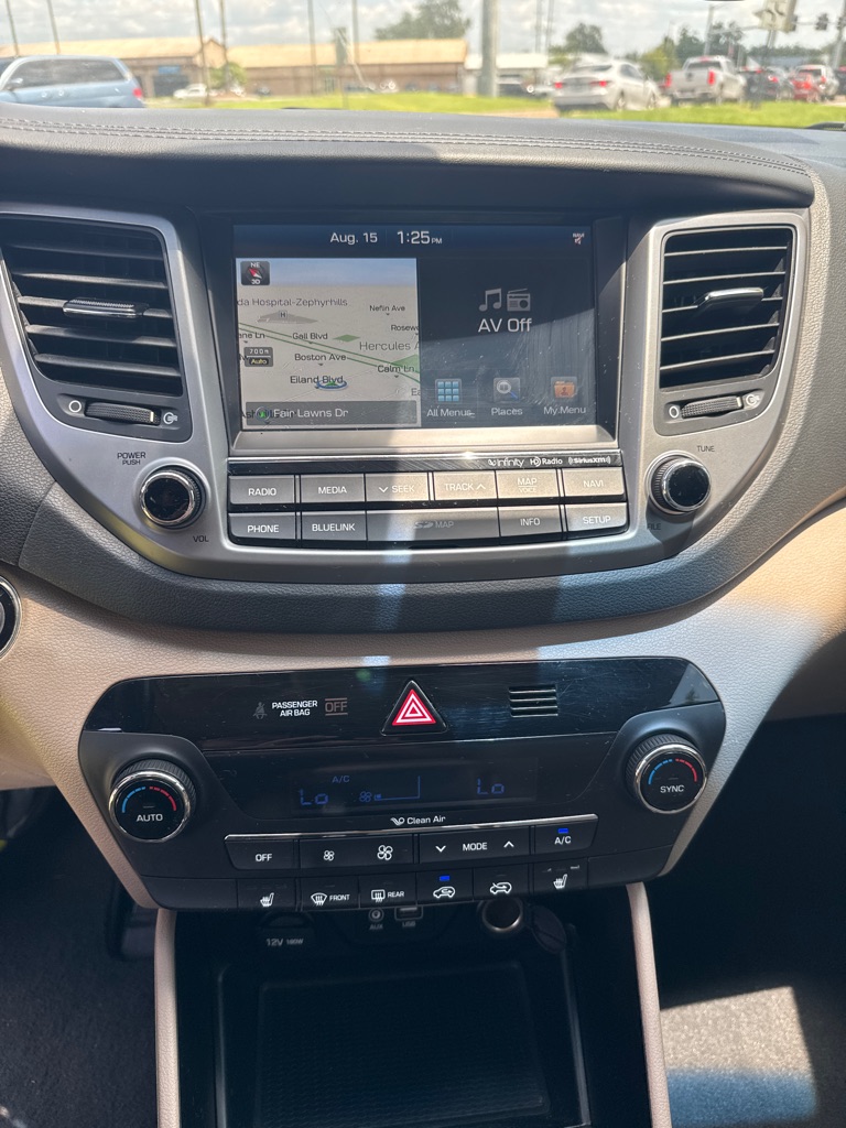 Photo 35 of this HYUNDAI TUCSON
