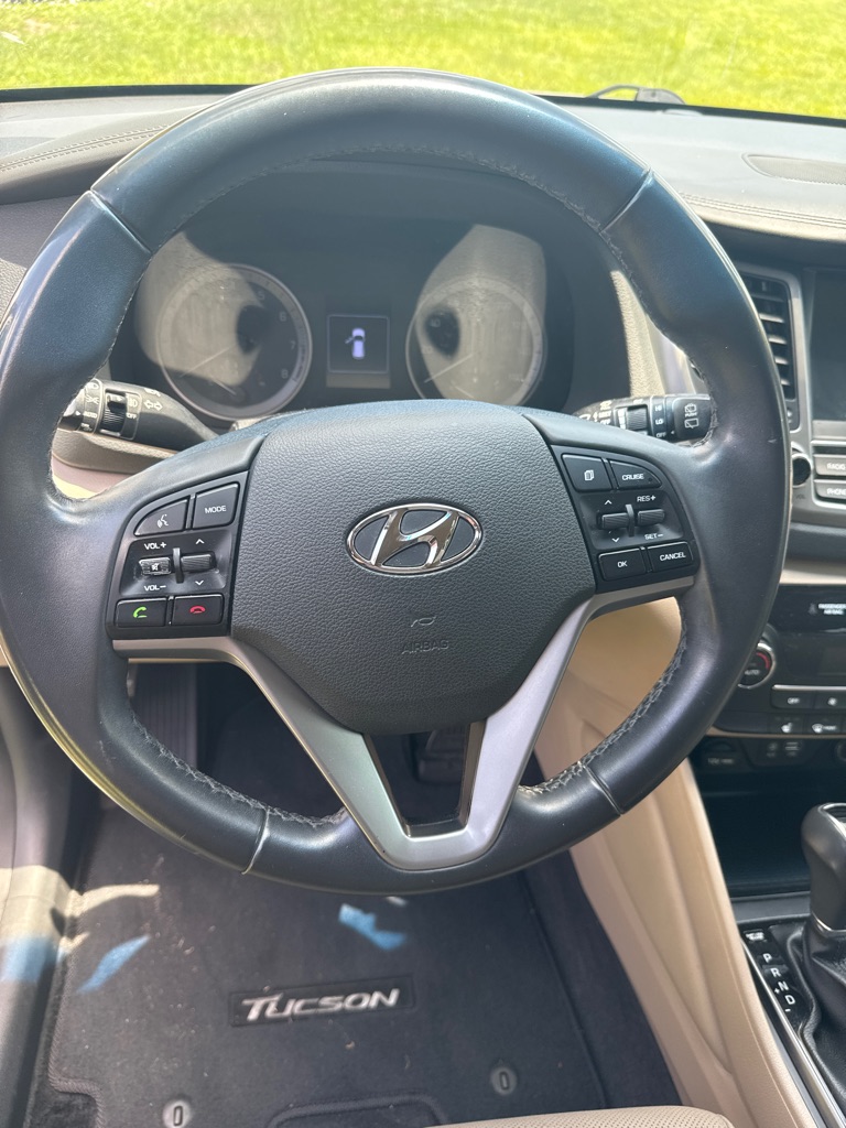 Photo 23 of this HYUNDAI TUCSON