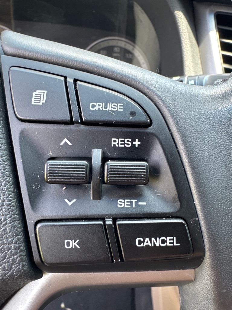 Photo 34 of this HYUNDAI TUCSON