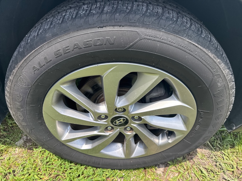 Photo 27 of this HYUNDAI TUCSON