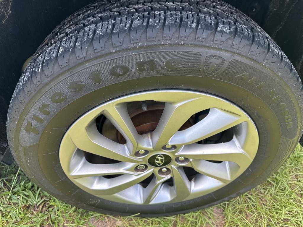 Photo 25 of this HYUNDAI TUCSON