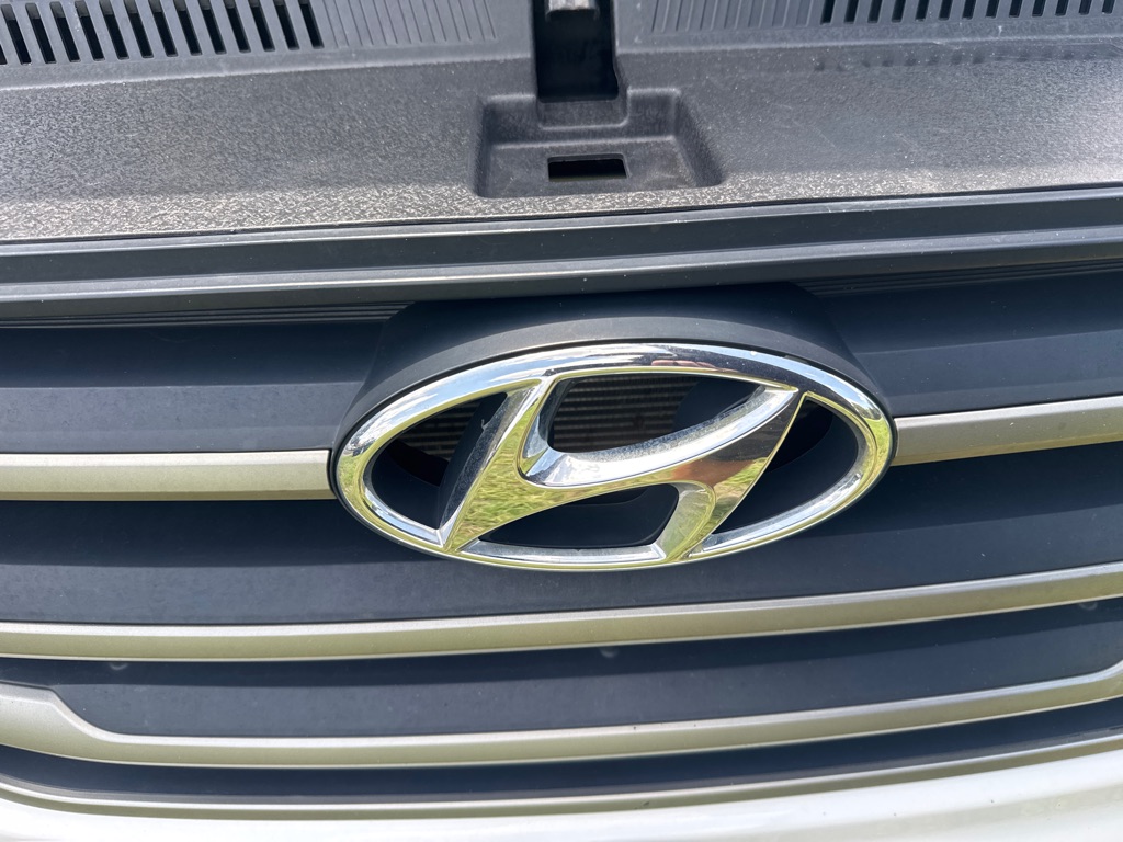 Photo 29 of this HYUNDAI TUCSON