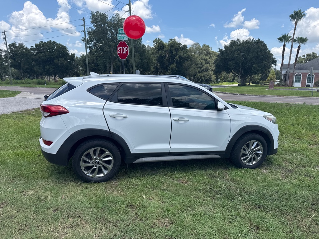 Photo 8 of this HYUNDAI TUCSON