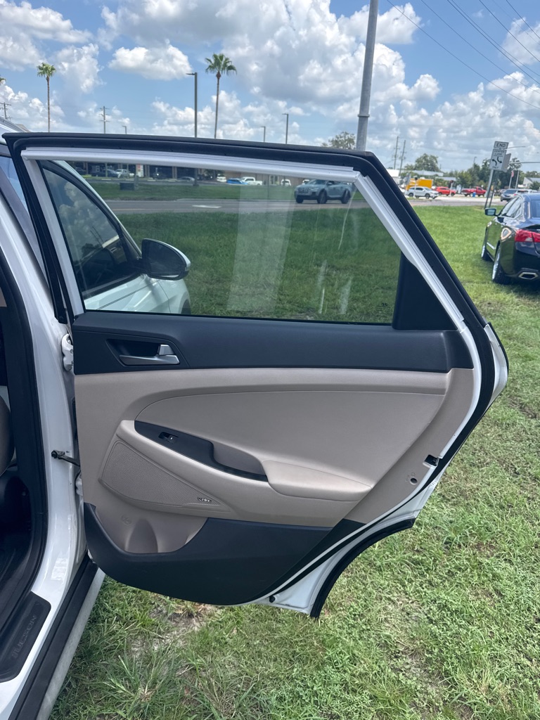 Photo 11 of this HYUNDAI TUCSON