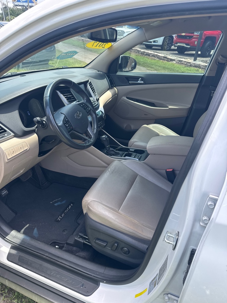 Photo 21 of this HYUNDAI TUCSON