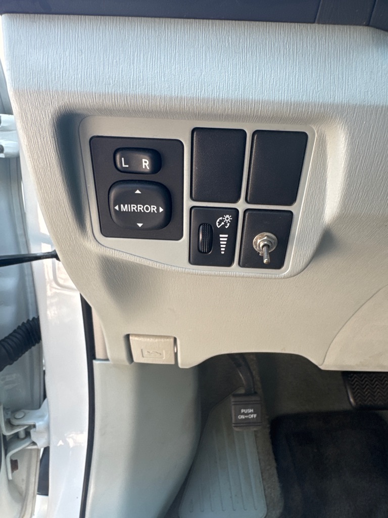 Photo 26 of this TOYOTA PRIUS