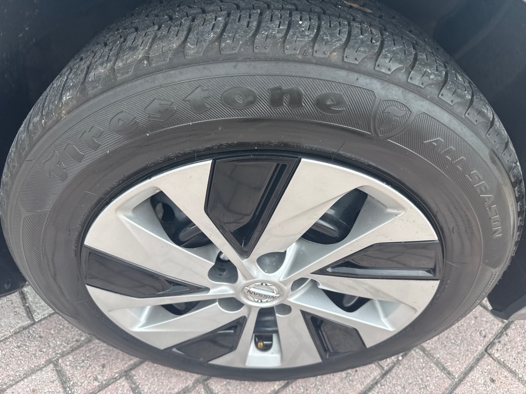Photo 10 of this NISSAN ALTIMA