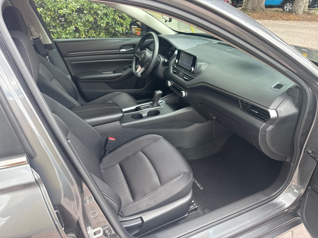Photo 19 of this NISSAN ALTIMA