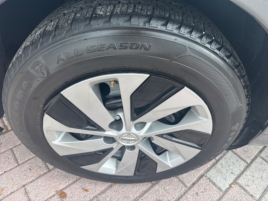 Photo 9 of this NISSAN ALTIMA