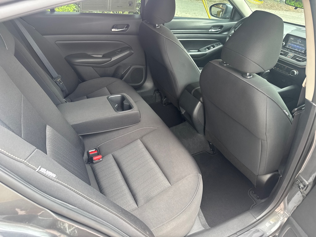 Photo 17 of this NISSAN ALTIMA