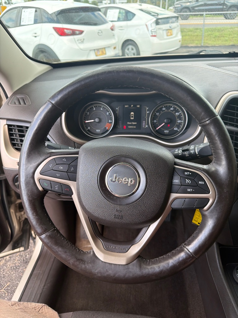 Photo 21 of this JEEP CHEROKEE