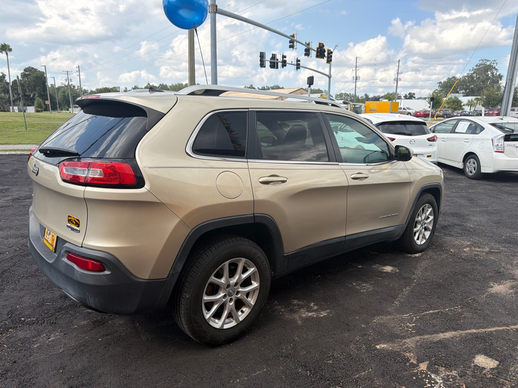 Photo 4 of this JEEP CHEROKEE