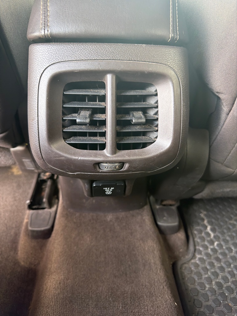Photo 18 of this JEEP CHEROKEE
