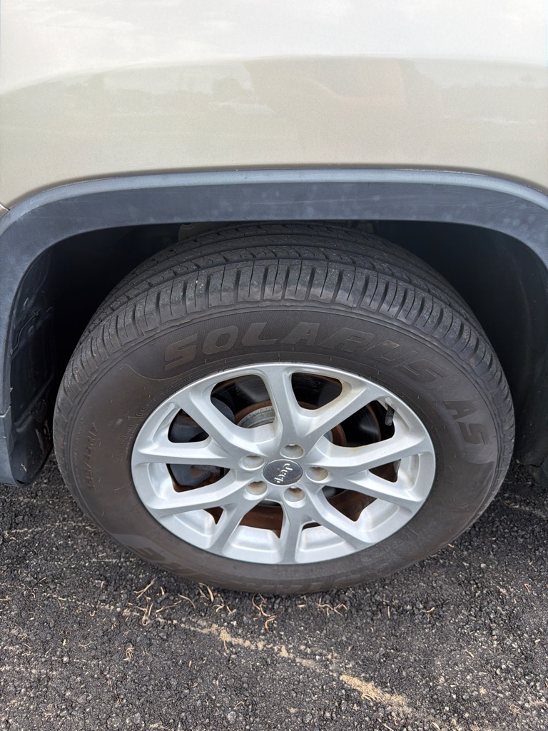Photo 8 of this JEEP CHEROKEE
