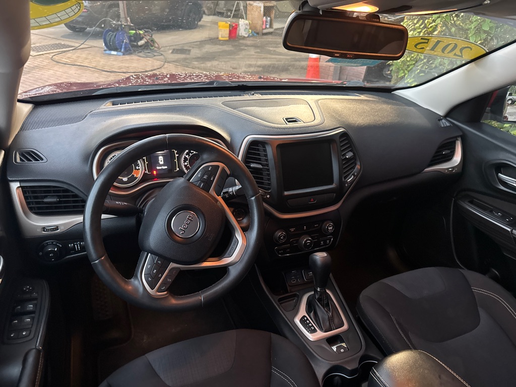 Photo 13 of this JEEP CHEROKEE
