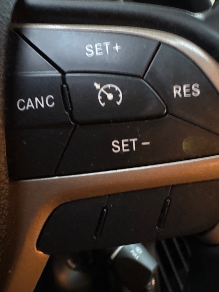 Photo 23 of this JEEP CHEROKEE
