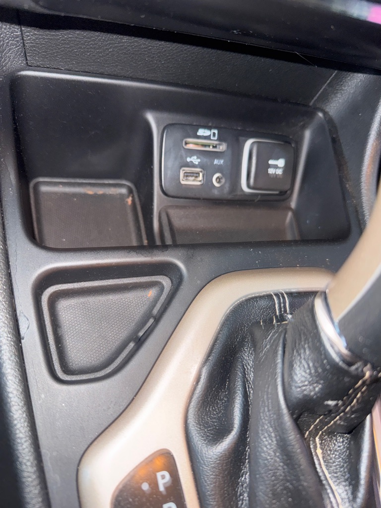 Photo 25 of this JEEP CHEROKEE