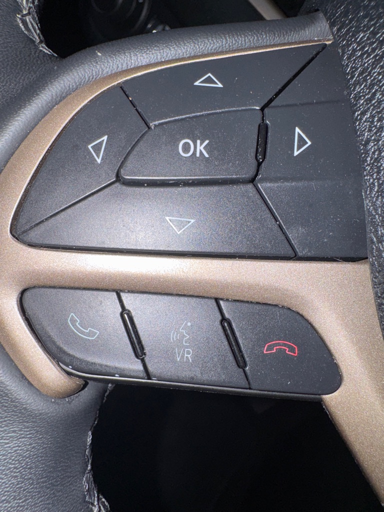 Photo 22 of this JEEP CHEROKEE