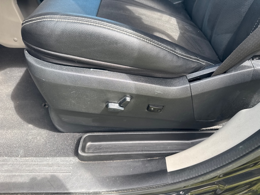 Photo 20 of this DODGE GRAND CARAVAN