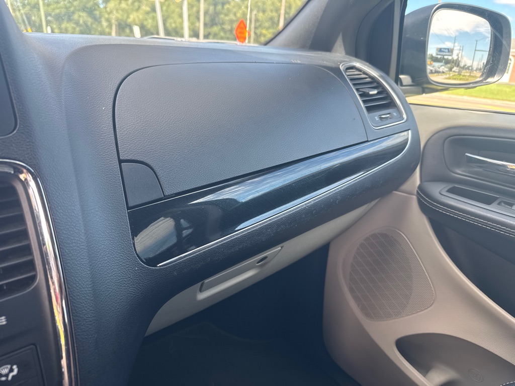 Photo 27 of this DODGE GRAND CARAVAN