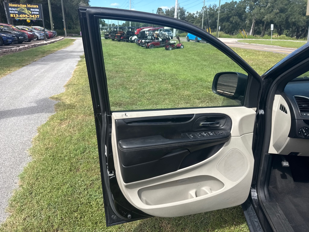 Photo 19 of this DODGE GRAND CARAVAN