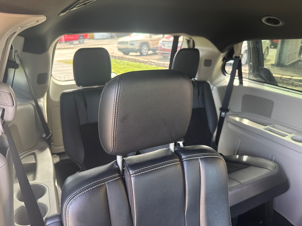 Photo 16 of this DODGE GRAND CARAVAN